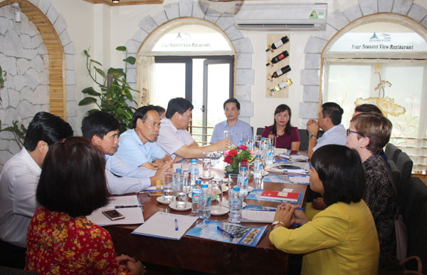 Quang cảnh buổi làm việc.