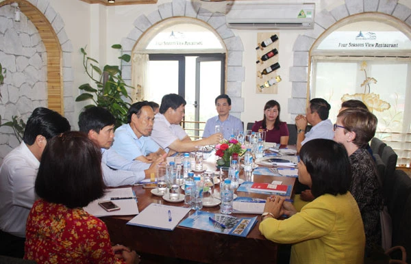 Quang cảnh buổi làm việc.