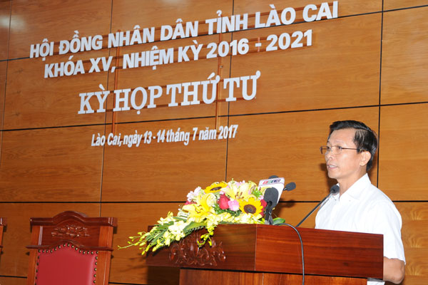 Ông Hà Văn Thắng giải trình tại kỳ họp.