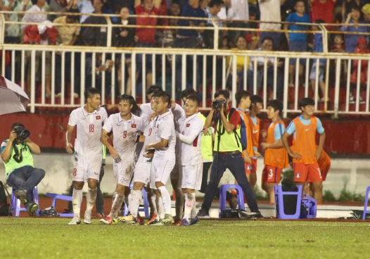 U23 Việt Nam ăn mừng bàn thắng gỡ hòa 1-1.