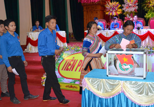 Quá trình tổ chức đại hội đoàn thanh niên cấp huyện và tương đương đảm bảo tính tập trung, dân chủ.