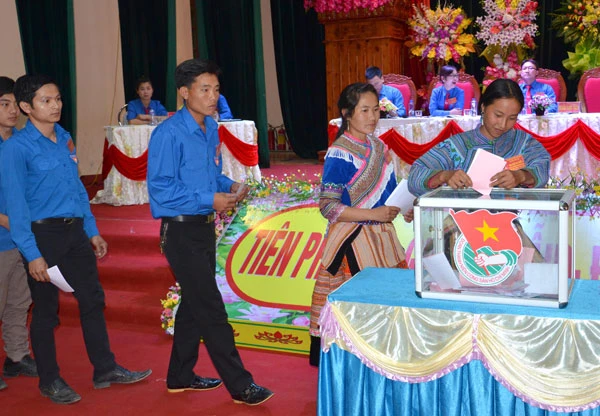 Quá trình tổ chức đại hội đoàn thanh niên cấp huyện và tương đương đảm bảo tính tập trung, dân chủ. Quá trình tổ chức đại hội đoàn thanh niên cấp huyện và tương đương đảm bảo tính tập trung, dân chủ.