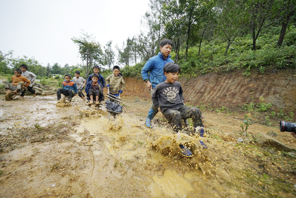 Ngày hè của trẻ em vùng cao Lào Cai ảnh 3 Ngày hè của trẻ em vùng cao Lào Cai ảnh 3