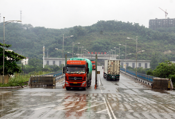 Hoạt động xuất - nhập khẩu tại Cửa khẩu Quốc tế đường bộ số II Kim Thành.