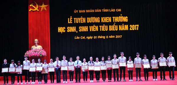 Nhiều học sinh thành phố Lào Cai được nhận Bằng khen của Bộ Giáo dục – Đào tạo trong năm 2017.