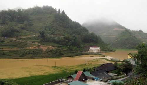 Cánh đồng xã Cán Hộ lần thứ 3 ngập sâu trong nước. Cánh đồng xã Cán Hộ lần thứ 3 ngập sâu trong nước.