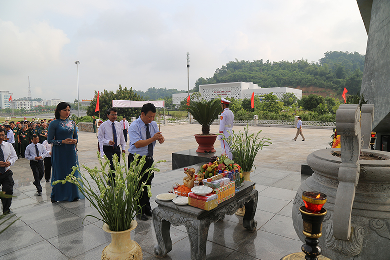 Dâng hương nhân kỷ niệm 70 năm Ngày Thương binh – Liệt sỹ 27/7 ảnh 3