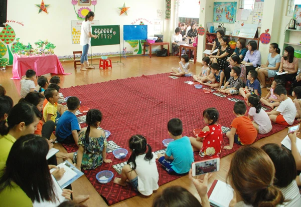 Các học viên tham gia dự giờ và giảng dạy trực tiếp.