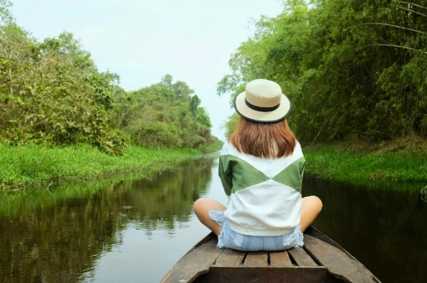 Mùa nước nổi là thời điểm miền Tây khoác lên "chiếc áo mới", cảnh sắc tươi mới, sản vật dồi dào.