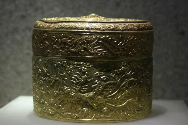 Phượng trên hộp trầu năm 1834 - bảo vật cung đình Nguyễn.