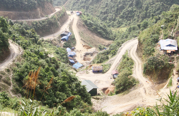 Mỏ vàng Minh Lương, nơi thường xuyên bị “vàng tặc” xâm lấn trái phép. Mỏ vàng Minh Lương, nơi thường xuyên bị “vàng tặc” xâm lấn trái phép.