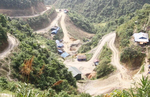 Mỏ vàng Minh Lương, nơi thường xuyên bị “vàng tặc” xâm lấn trái phép. Mỏ vàng Minh Lương, nơi thường xuyên bị “vàng tặc” xâm lấn trái phép.