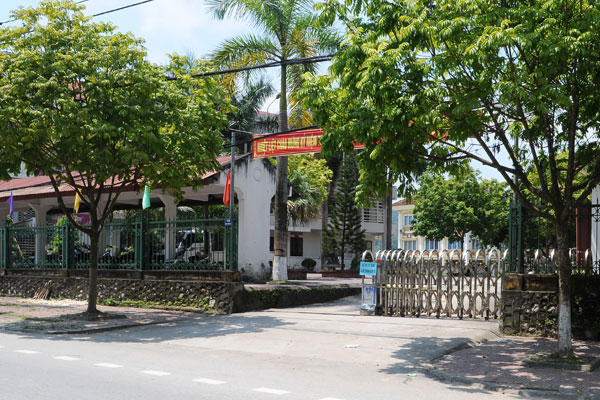 Cổng UBND huyện đã mở lại như bình thường.