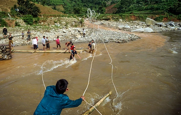 Sùng Hoảng mới không còn cảnh bị cô lập ảnh 4