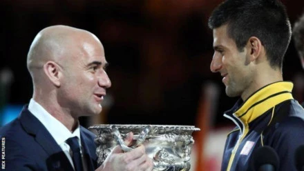 Agassi có thể giúp Nole tìm lại ánh hào quang xưa, nhưng Wimbledon có lẽ chưa phải thời điểm thích hợp. Ảnh Rex.
