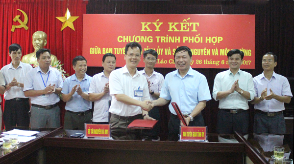 Ký kết chương trình phối hợp công tác giữa Ban Tuyên giáo Tỉnh ủy và Sở Tài nguyên - Môi trường.