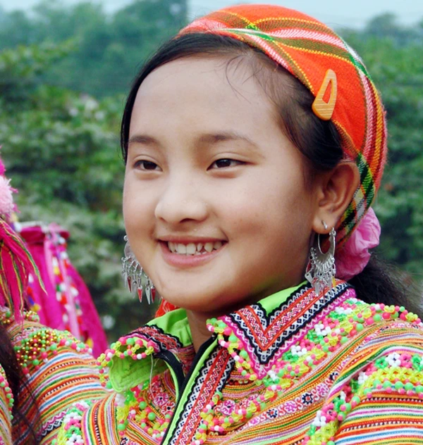 Rạng rỡ nụ cười thiếu nữ dân tộc Mông ảnh 4