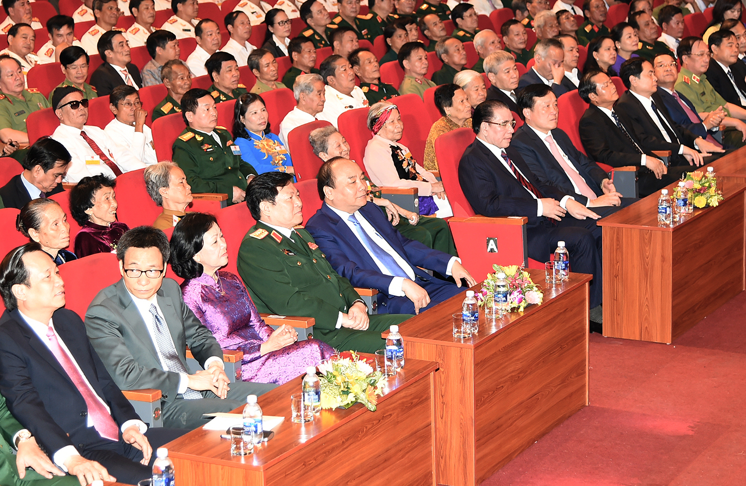 Các đại biểu dự Hội nghị biểu dương người có công với cách mạng tiêu biểu.