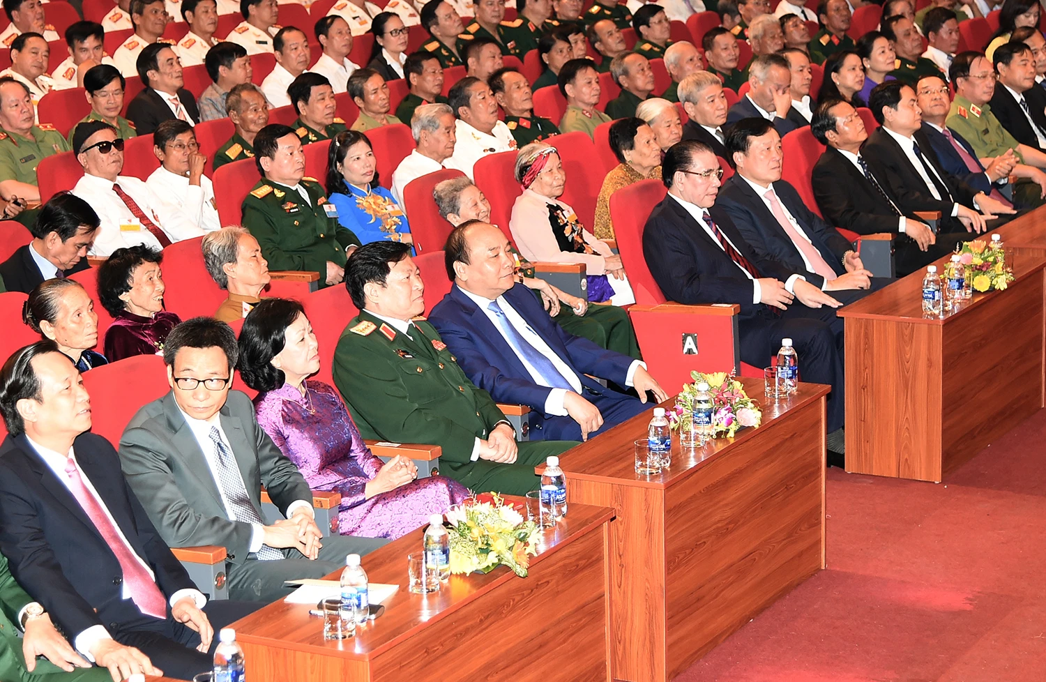 Các đại biểu dự Hội nghị biểu dương người có công với cách mạng tiêu biểu. Các đại biểu dự Hội nghị biểu dương người có công với cách mạng tiêu biểu.