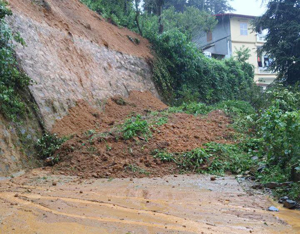 1 điểm sạt lở tại thị trấn Sa Pa. (Ảnh: Nguyễn Viết Mai) 1 điểm sạt lở tại thị trấn Sa Pa. (Ảnh: Nguyễn Viết Mai)