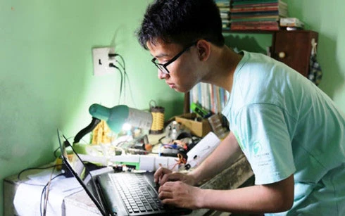 Nam sinh chế tạo “cánh tay robot” Phạm Huy vừa đoạt được giải Ba cuộc thi Khoa học Kỹ thuật quốc tế 2017.