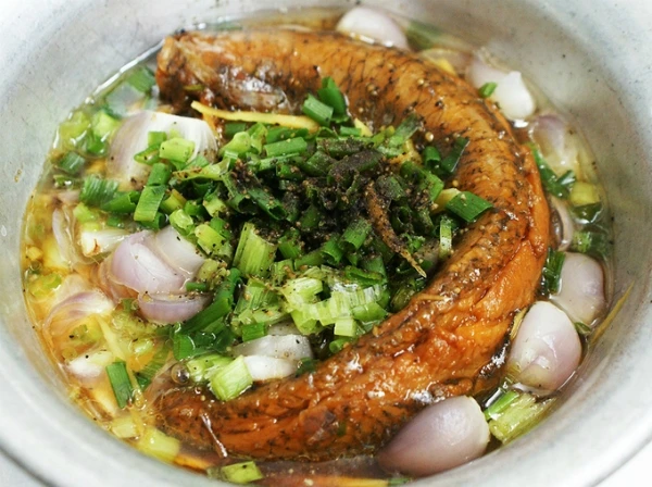 Mắm cá lóc chưng là một trong những món ăn quyến rũ ở miền Tây.