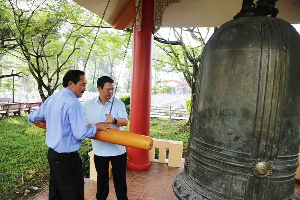 Đồng chí Nguyễn Văn Vịnh và lãnh đạo tỉnh Quảng Trị gióng chuông báo công tại Nghĩa Trang liệt sỹ quốc gia Trường Sơn. Dâng hương tưởng nhớ các anh hùng liệt sỹ tại Nghĩa trang liệt sỹ quốc gia Trường Sơn.