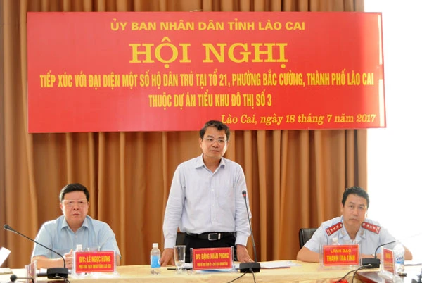 Chủ tịch UBND tỉnh Đặng Xuân Phong phát biểu tại buổi tiếp xúc. Chủ tịch UBND tỉnh Đặng Xuân Phong phát biểu tại buổi tiếp xúc.