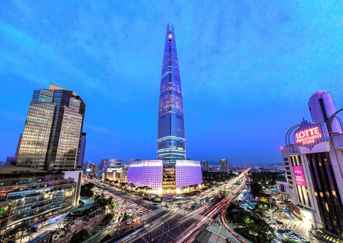 Tòa nhà chọc trời Lotte World Tower - một công trình phức hợp độc đáo tại Hàn Quốc.