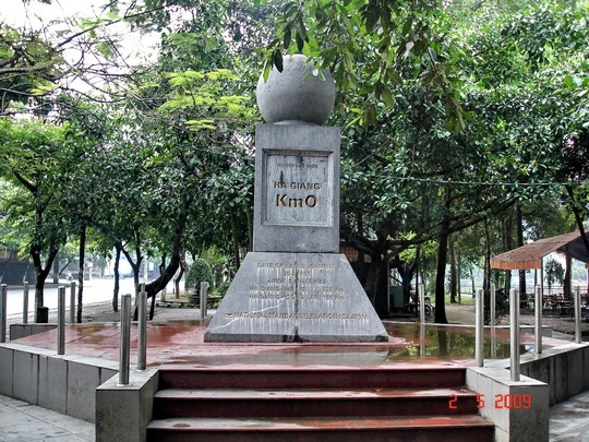 Cột mốc số 0 tại TP Hà Giang (Quốc lộ 2 Hà Giang - Hà Nội).