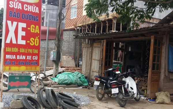 Người dân có thể dễ dàng mua phụ tùng xe máy là hàng giả, hàng nhái ở nhiều cửa hàng sửa xe trên địa bàn tỉnh. Người dân có thể dễ dàng mua phụ tùng xe máy là hàng giả, hàng nhái ở nhiều cửa hàng sửa xe trên địa bàn tỉnh.