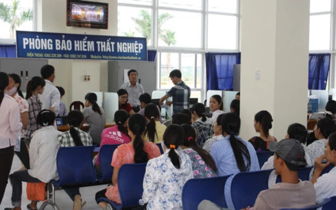 Người lao động ở độ tuổi 40 hưởng trợ cấp thất nghiệp chiếm tỷ lệ cao. Người lao động ở độ tuổi 40 hưởng trợ cấp thất nghiệp chiếm tỷ lệ cao.