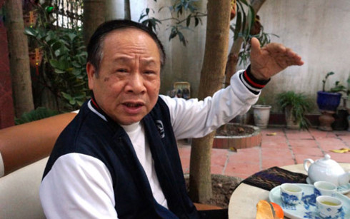 Nhà báo Vĩnh Trà, người từng vào chiến trường Trị Thiên Huế 1972. Nhà báo Vĩnh Trà, người từng vào chiến trường Trị Thiên Huế 1972.