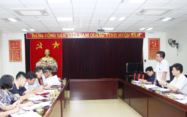 Quang cảnh buổi làm việc. Quang cảnh buổi làm việc.