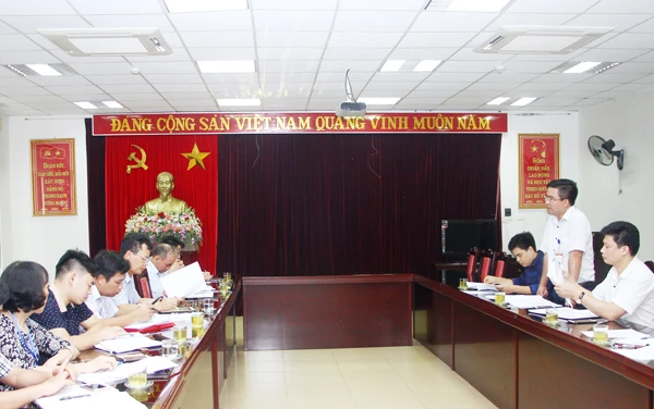 Quang cảnh buổi làm việc. Quang cảnh buổi làm việc.