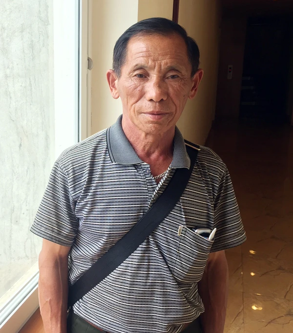 Ông Sùng Seo Nhà “thầy thuốc” của dân nghèo. Ông Sùng Seo Nhà “thầy thuốc” của dân nghèo.