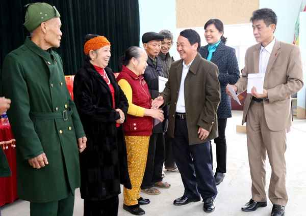 Đoàn công tác Ban Chỉ đạo Tây Bắc tặng quà và chúc Tết tại huyện Mường Khương ảnh 3