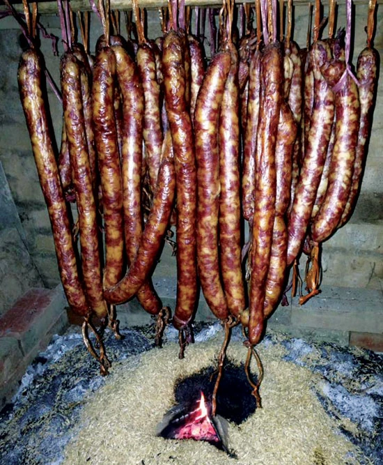 Sấy lạp xường.