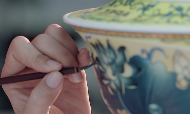 Chén ngọc được chế tác tỉ mỉ mang đậm ý nghĩa.