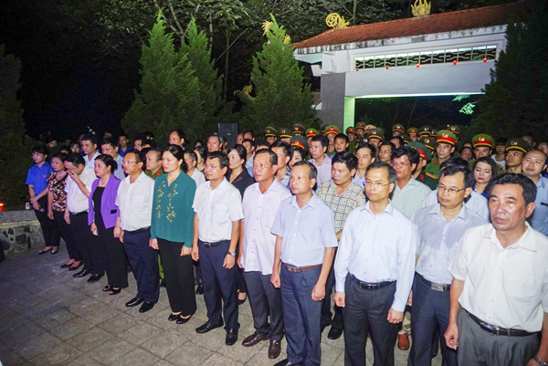 Đại biểu tham dự buổi lễ. Đại biểu tham dự buổi lễ.