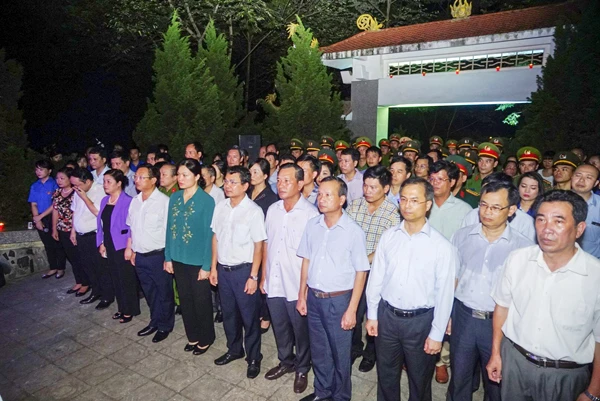 Đại biểu tham dự buổi lễ.