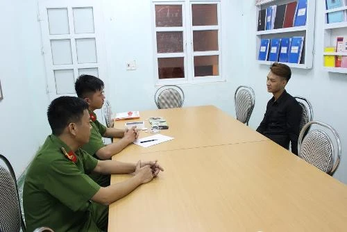 Tài tại cơ quan điều tra.