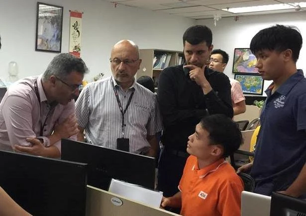 Đối tác nước ngoài tìm hiểu về dịch vụ an ninh mạng của một doanh nghiệp VN.