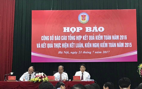Phó tổng Kiểm toán Nhà nước Cao Tấn Khổng chủ trì họp báo chiều 21/7. Phó tổng Kiểm toán Nhà nước Cao Tấn Khổng chủ trì họp báo chiều 21/7.