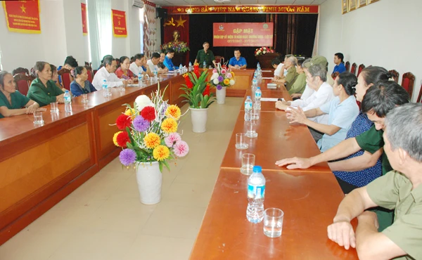 Quang cảnh buổi gặp mặt. Quang cảnh buổi gặp mặt.