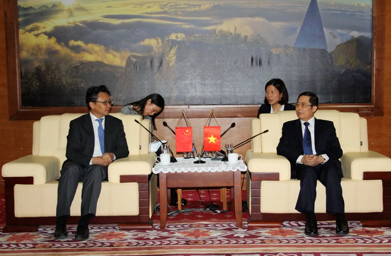 Đồng chí Lý Cực Minh, Trưởng Ban Ngoại vụ tỉnh Vân Nam phát biểu tại buổi làm việc. Đồng chí Lý Cực Minh, Trưởng Ban Ngoại vụ tỉnh Vân Nam phát biểu tại buổi làm việc.