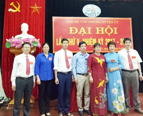Đại hội Chi bộ Văn phòng Huyện ủy Bát Xát được tổ chức thành công.