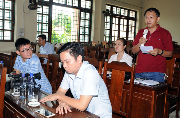 Đại diện Báo Nhân dân thường trú tại Lào Cai đặt câu hỏi.