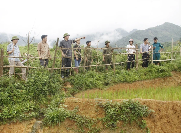 Kiểm tra tại thôn Tà Chủ, xã Nậm Mả.