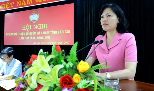 Phó Bí thư Thường trực Tỉnh ủy Hà Thị Nga phát biểu chỉ đạo.